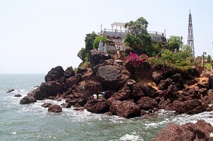 Dona Paula Honeymoon yacht cruise
